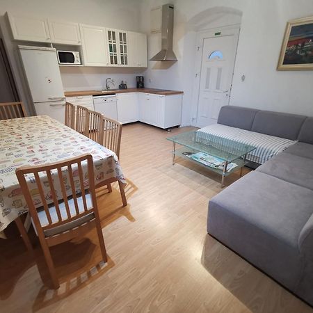 Spacious 140M2 Downtown 3 Bedroom Apartment Split Room photo