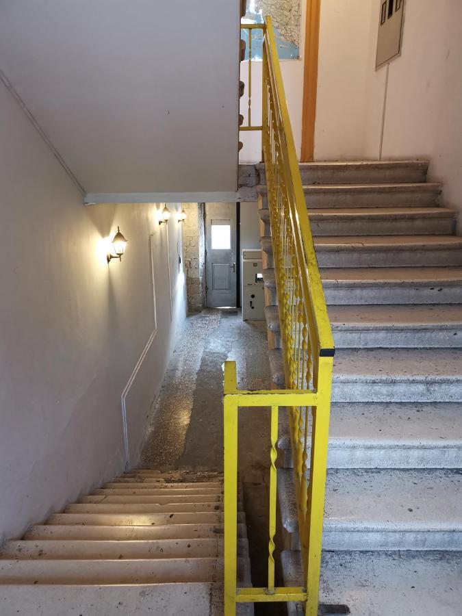 Spacious 140M2 Downtown 3 Bedroom Apartment Split Exterior photo