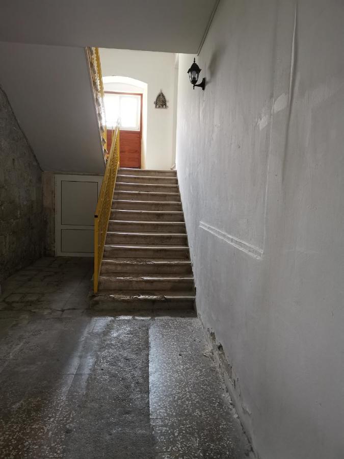 Spacious 140M2 Downtown 3 Bedroom Apartment Split Exterior photo