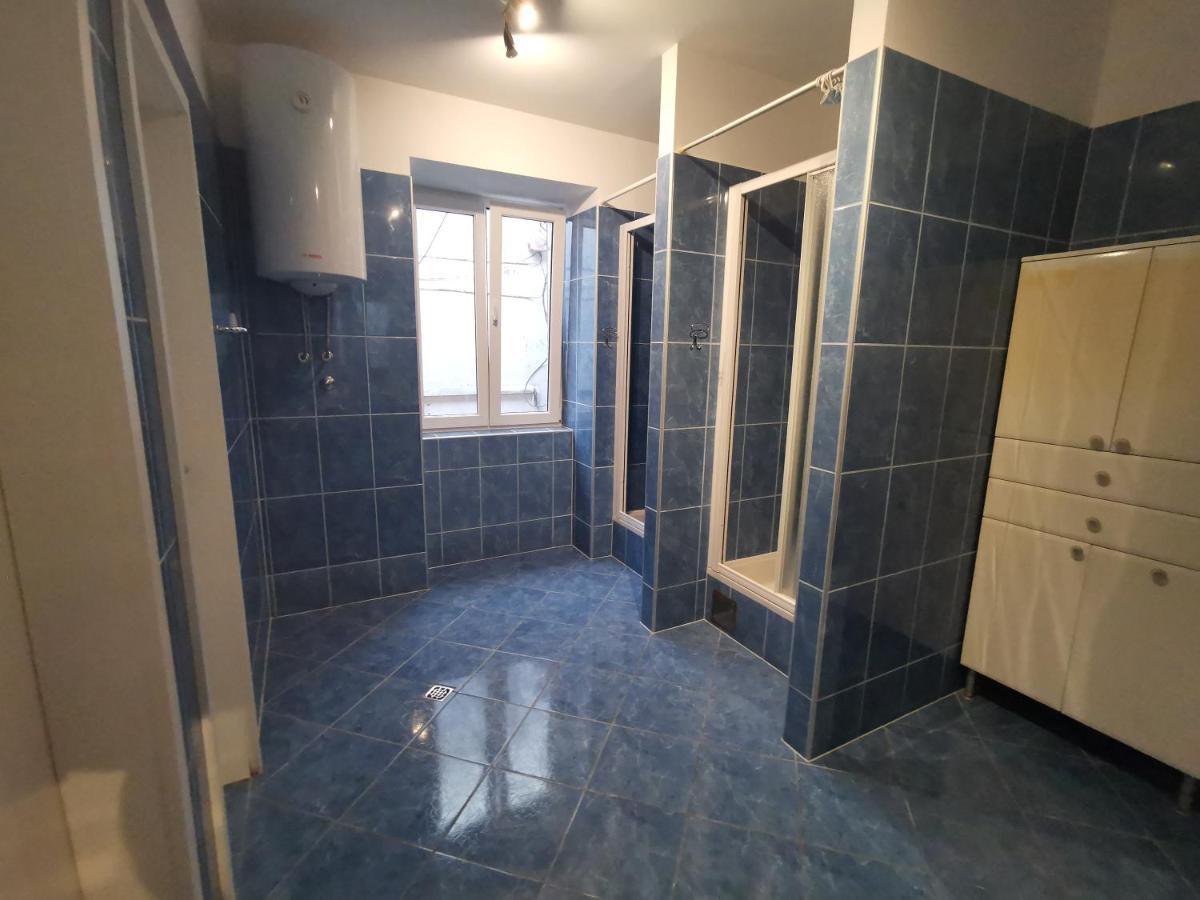 Spacious 140M2 Downtown 3 Bedroom Apartment Split Exterior photo