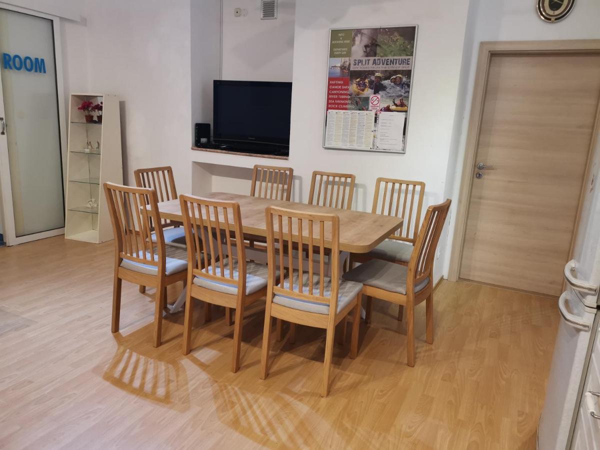 Spacious 140M2 Downtown 3 Bedroom Apartment Split Exterior photo