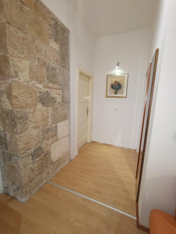 Spacious 140M2 Downtown 3 Bedroom Apartment Split Exterior photo