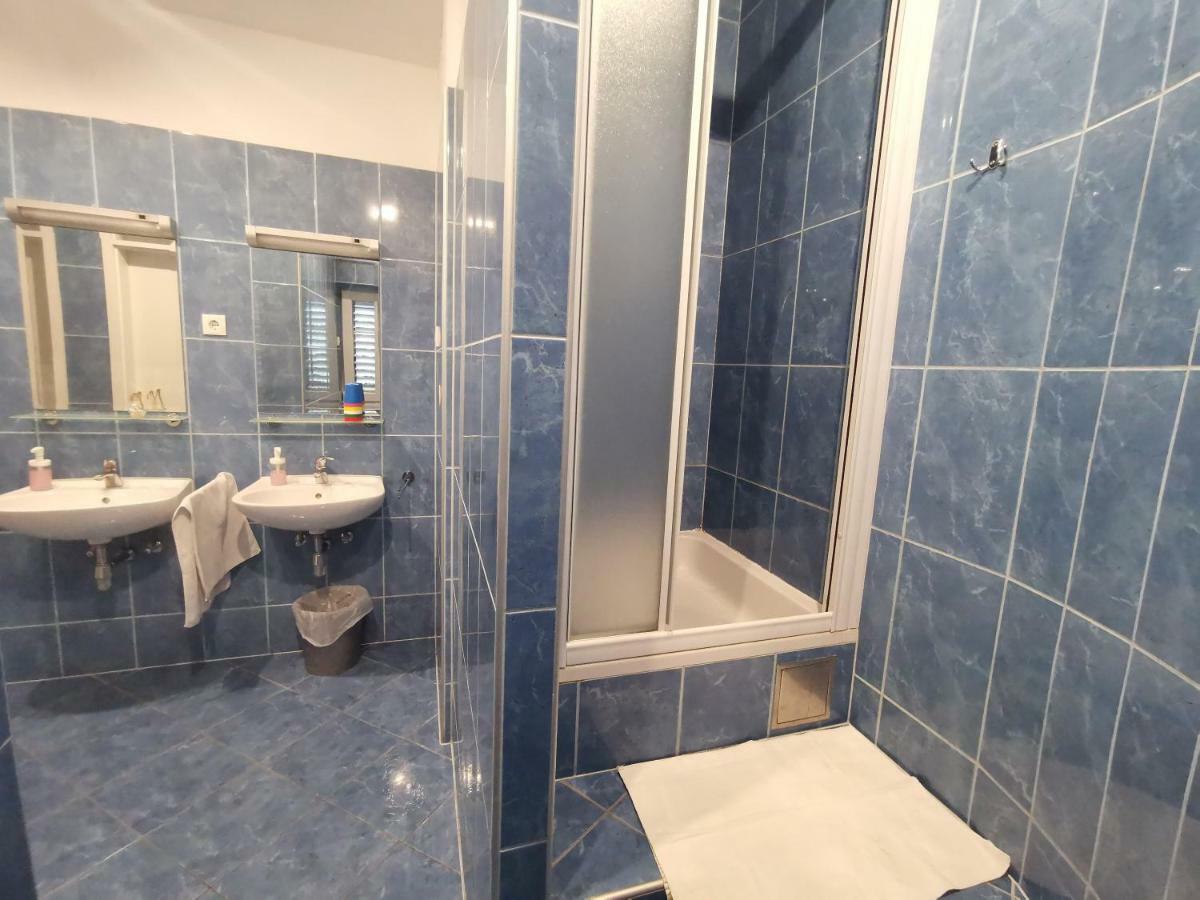 Spacious 140M2 Downtown 3 Bedroom Apartment Split Exterior photo