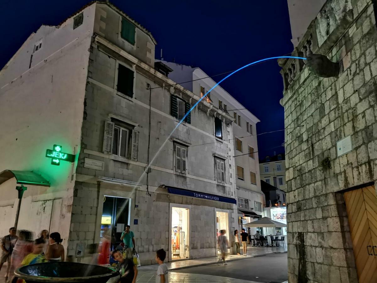 Spacious 140M2 Downtown 3 Bedroom Apartment Split Exterior photo
