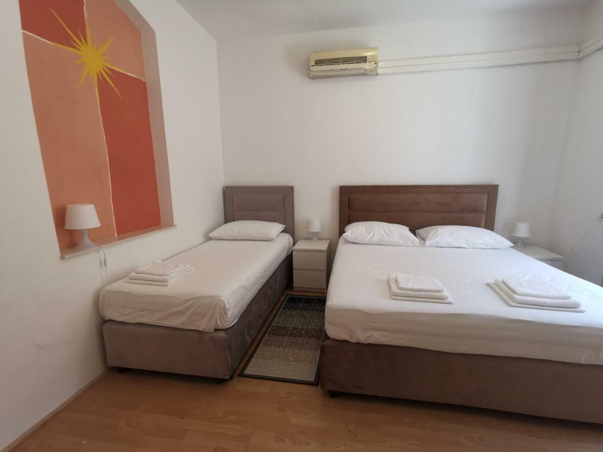 Spacious 140M2 Downtown 3 Bedroom Apartment Split Exterior photo