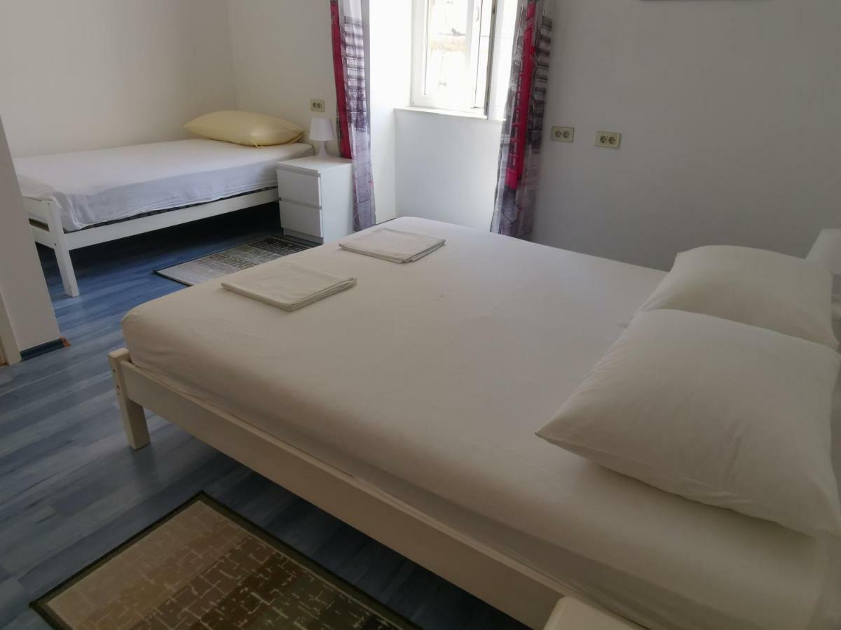 Spacious 140M2 Downtown 3 Bedroom Apartment Split Exterior photo