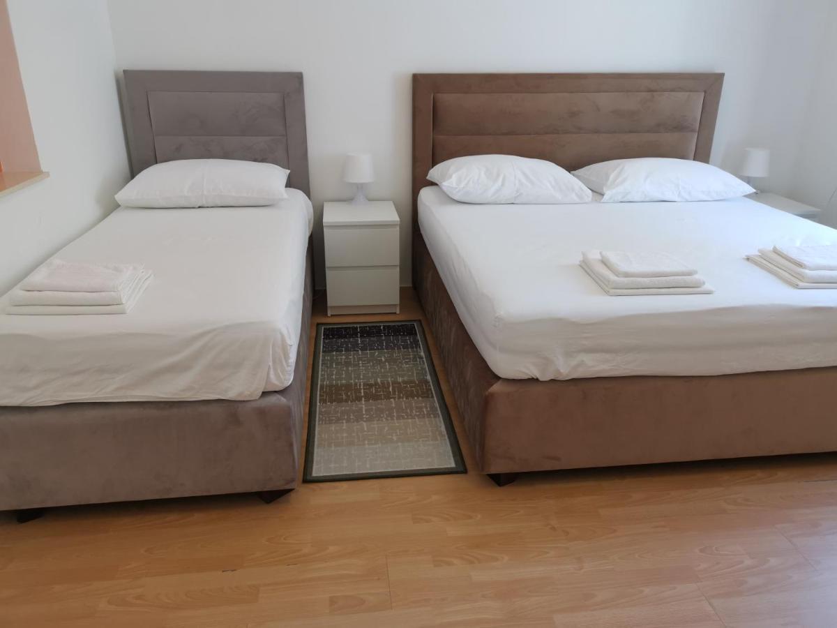 Spacious 140M2 Downtown 3 Bedroom Apartment Split Exterior photo